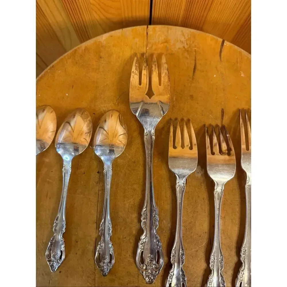 Oneida Real Silverplate Community Brahms 3 Spoons 2 Salad Forks 2 Forks 1Large F